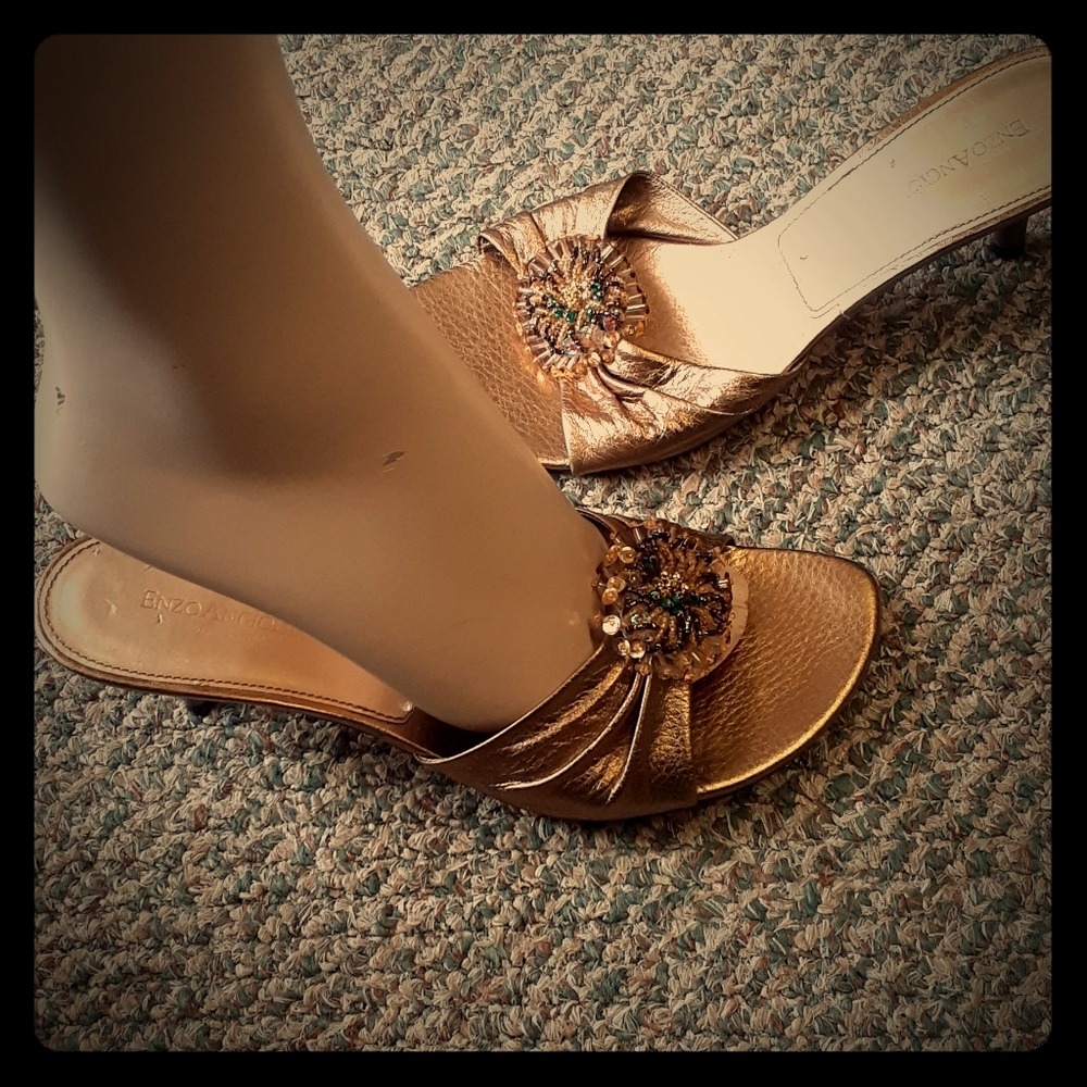 Enzo Angiolini gold pumps size 8 1/2